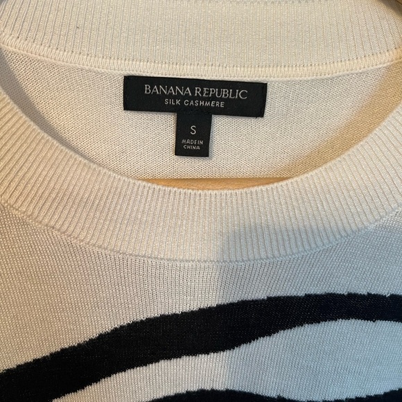Banana Republic Silk Cashmere Relaxed Zebra Sweater - Picture 3 of 4